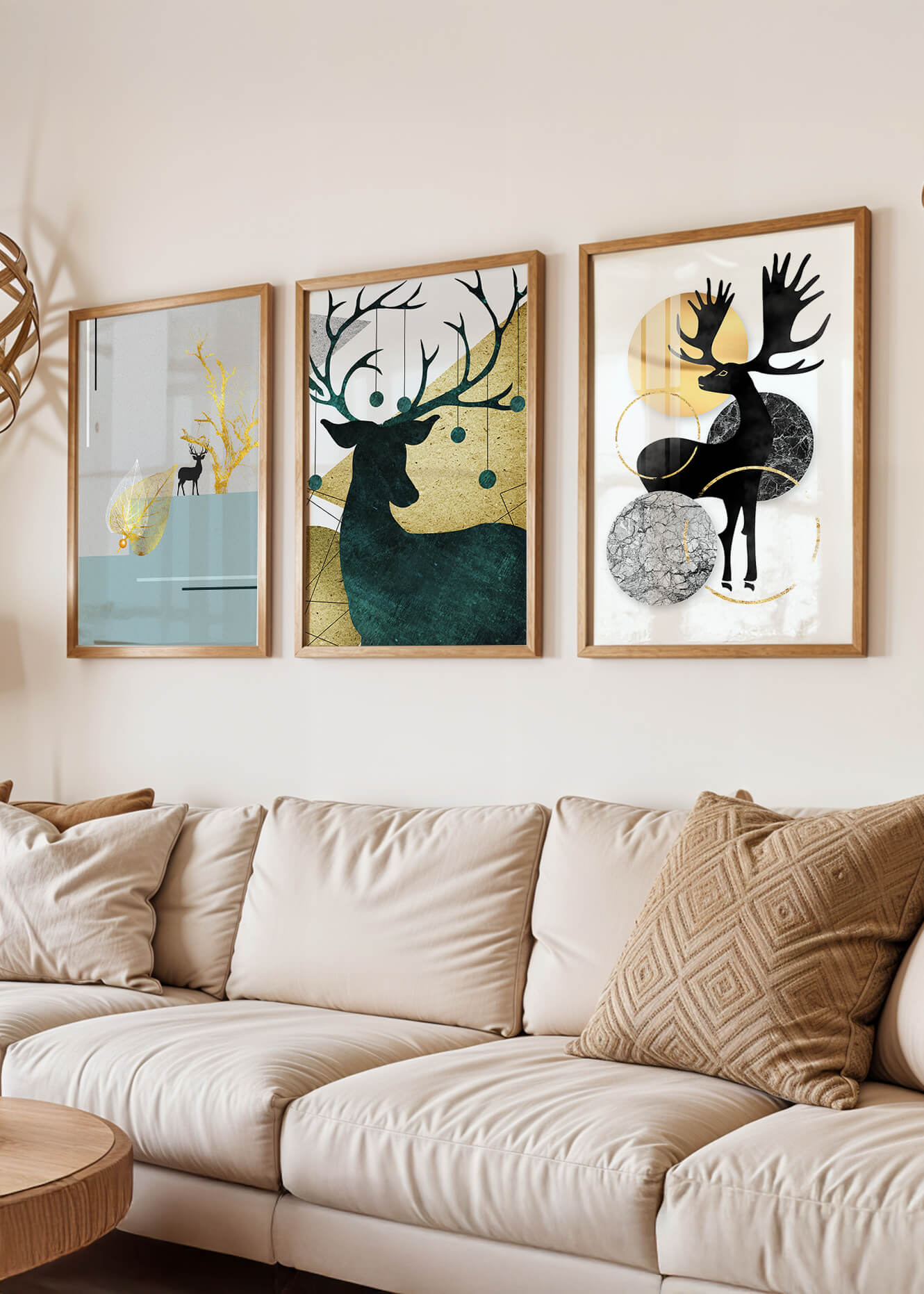 Ensemble de tableaux de cerfs avec des détails dorés