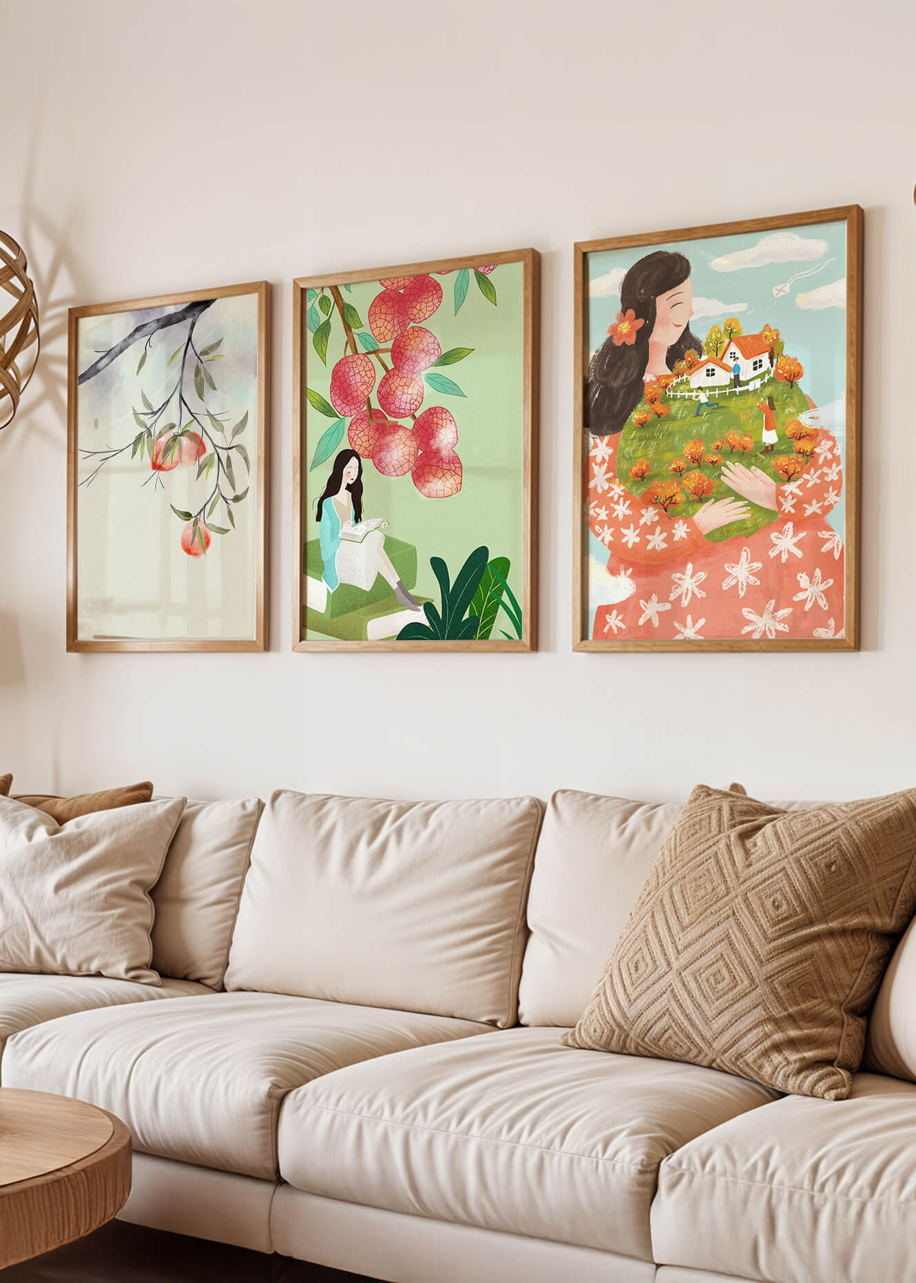 Triptyque d'art avec des éléments naturels et des figures du quotidien