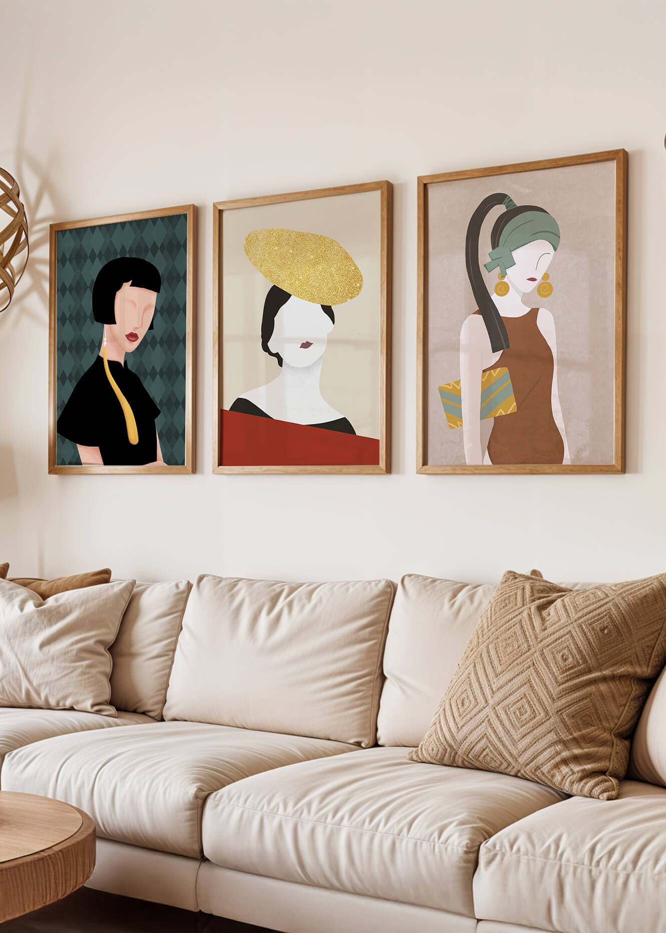Trio de portraits modernes avec lignes douces et chapeaux exubérants