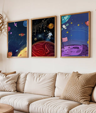 Ensemble d'Œuvres Modernes d'Espace avec Détails Dorés