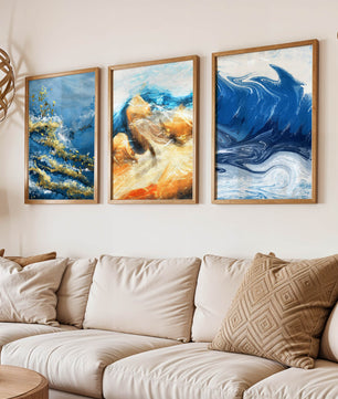 Ensemble de peintures abstraites dans des tons bleus et dorés
