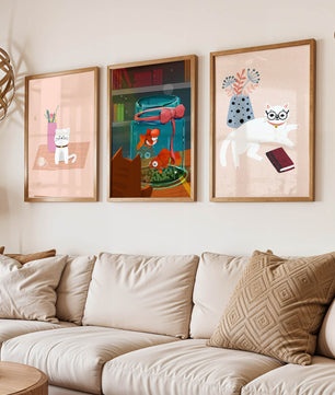 Ensemble de tableaux modernes avec des chats et un aquarium