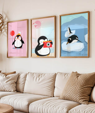 Ensemble de trois dessins de pingouins au style ludique et aux couleurs pastel