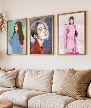 Tríptico de retratos femeninos en estilo moderno