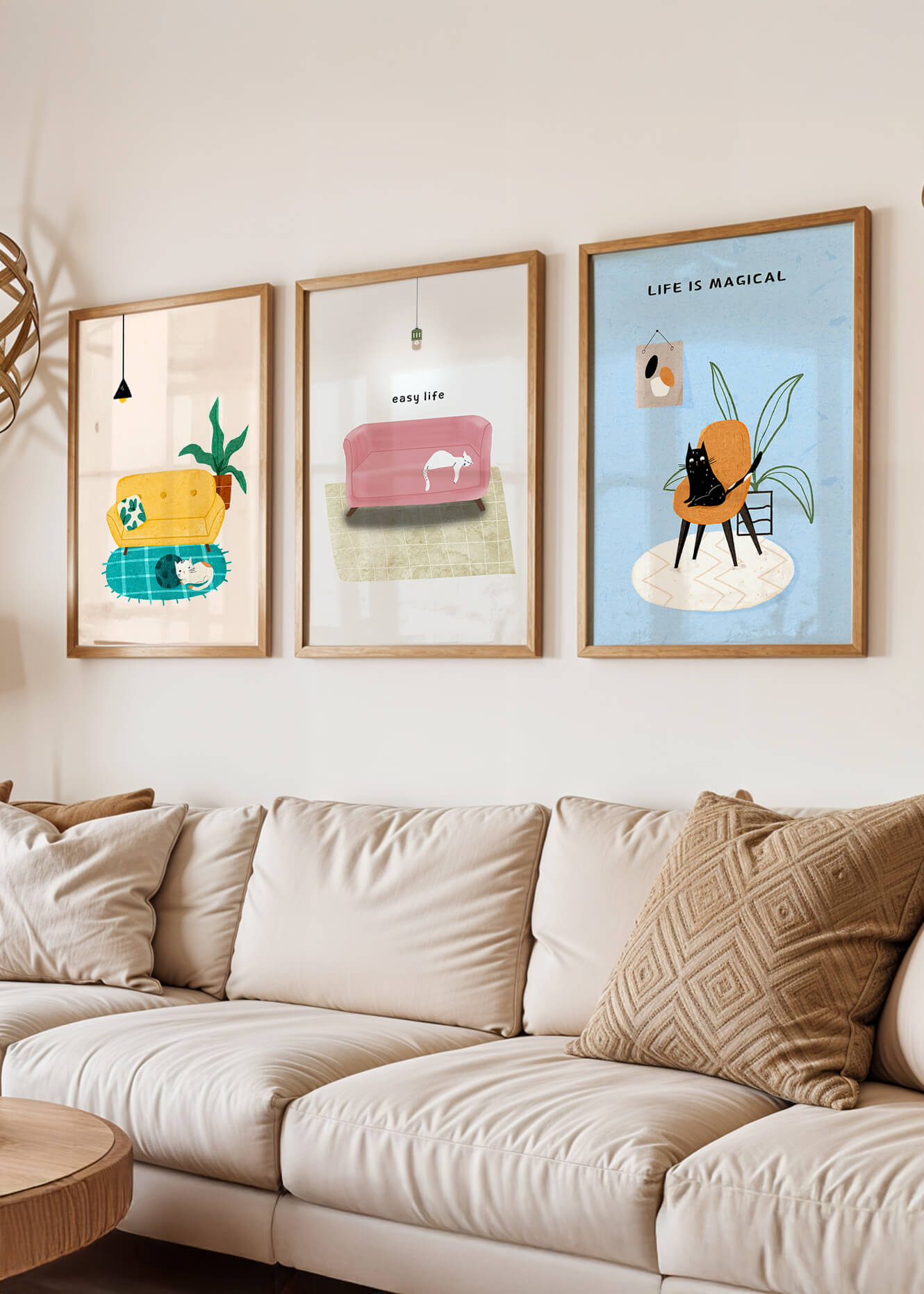 Imágenes minimalistas de gatos y muebles en marcos de madera