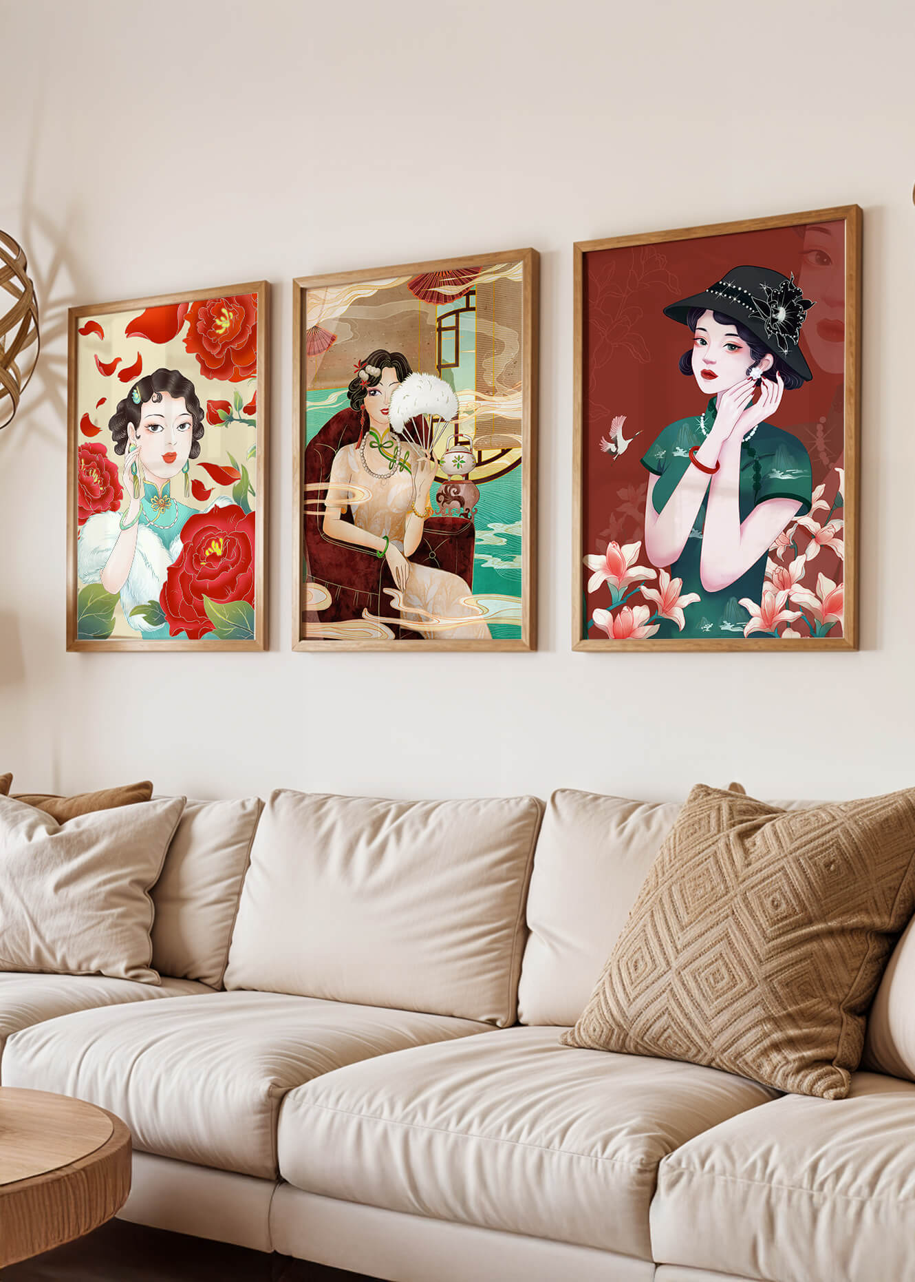 Tríptico de Arte de Mujeres en Colores Vibrantes