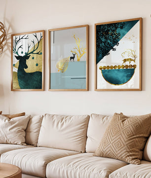 Ensemble de trois tableaux modernes avec motif de cerfs et finition dorée