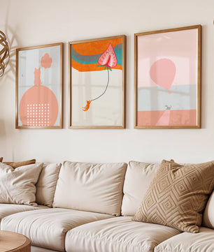 Triptyque d’art minimaliste avec des chats et des ballons