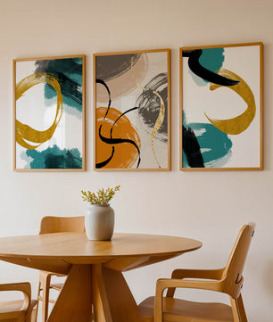Art abstrait sur toiles avec des détails dorés