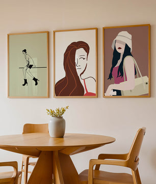 Images minimalistes de figures féminines dans des cadres en bois