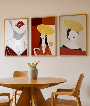 Triptyque moderne avec touches dorées et minimalisme