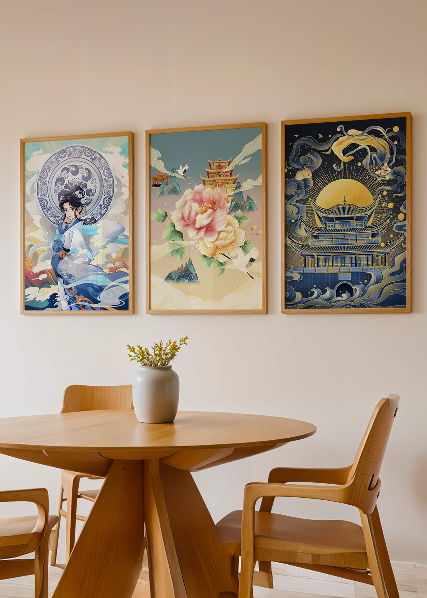 Triptyque d’Art Asiatique : Femme, Fleur et Pagode avec Éléments Dorés