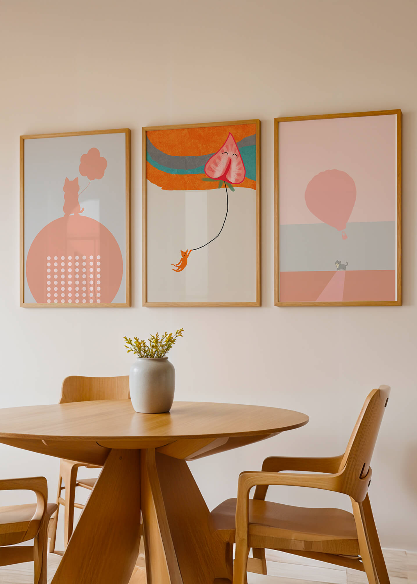 Triptyque d’art minimaliste avec des chats et des ballons