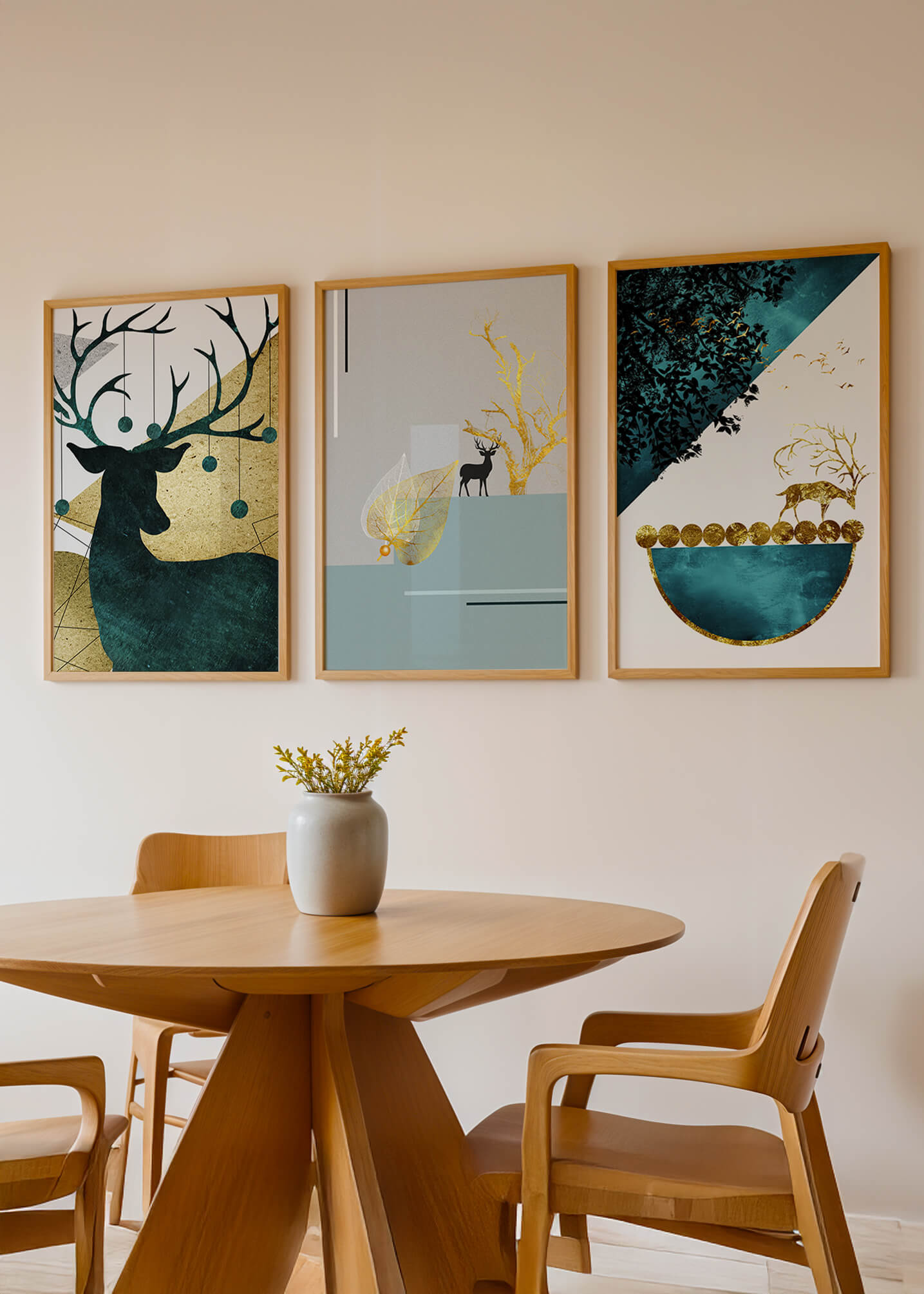 Conjunto De Tres Cuadros Modernos Con Motivo De Ciervos Y Acabado Dorado