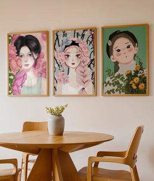Illustrations de femmes avec des fleurs sur fond clair