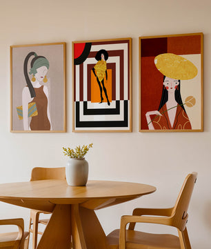 Conjunto De Ilustraciones Modernas Con Elementos Dorados En Pared Sin Marco
