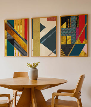 Conjunto de Tres Lienzos Abstractos Geométricos en Colores Vivos y Elementos Dorados