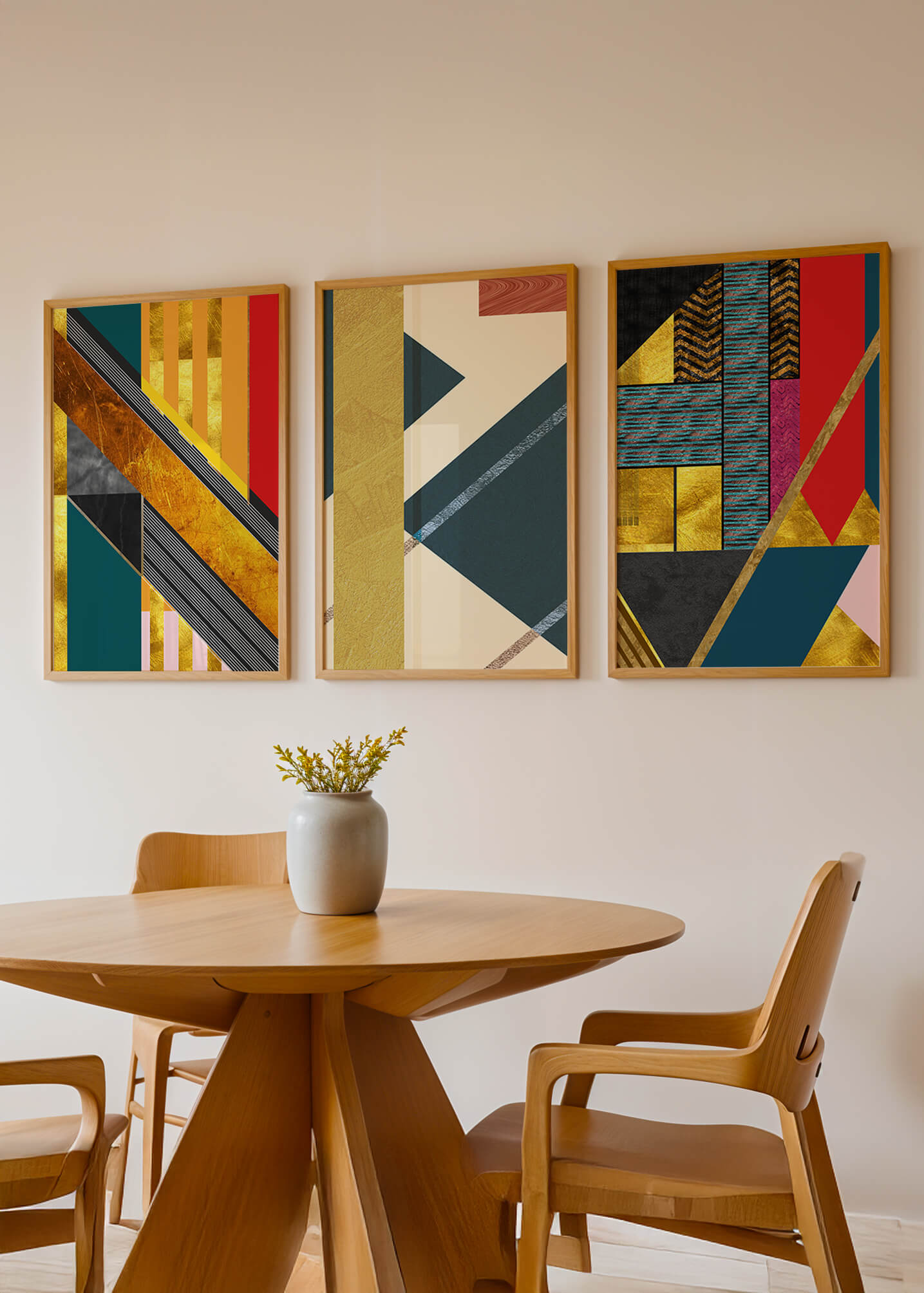 Conjunto de Tres Lienzos Abstractos Geométricos en Colores Vivos y Elementos Dorados