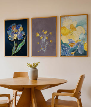 Art floral moderne avec des motifs de fleurs et des éléments dorés