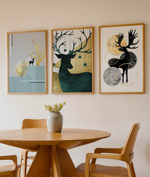 Ensemble de tableaux de cerfs avec des détails dorés