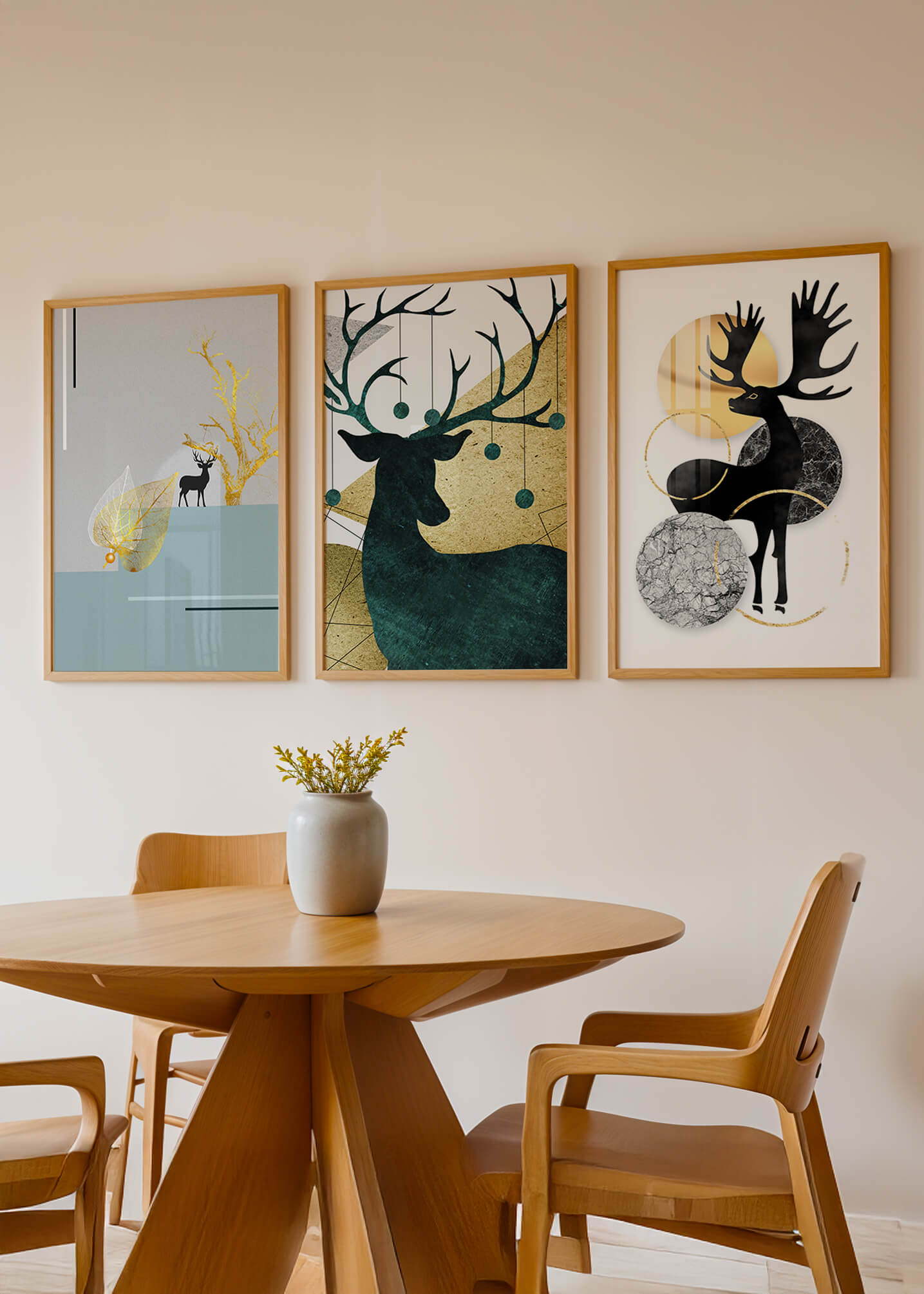 Ensemble de tableaux de cerfs avec des détails dorés