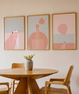 Triptyque minimaliste avec chats et ballon en ton rose