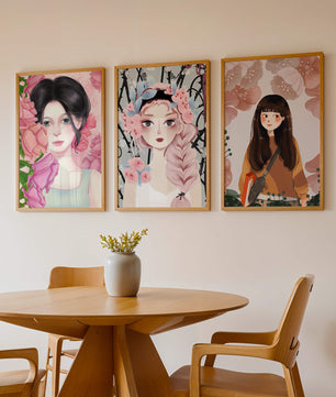 Illustrations artistiques de femmes avec des fleurs et inspiration botanique