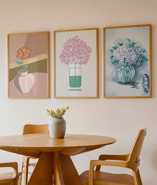 Conjunto De Impresiones Artísticas Con Flores En Marcos De Madera