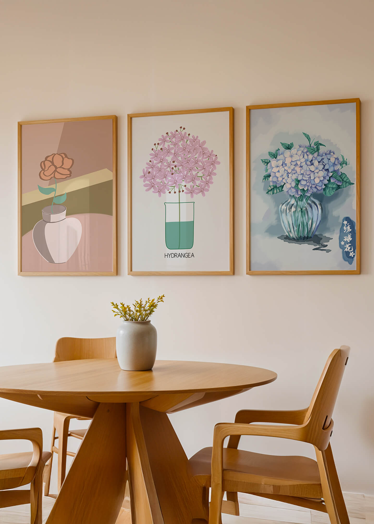 Conjunto De Impresiones Artísticas Con Flores En Marcos De Madera