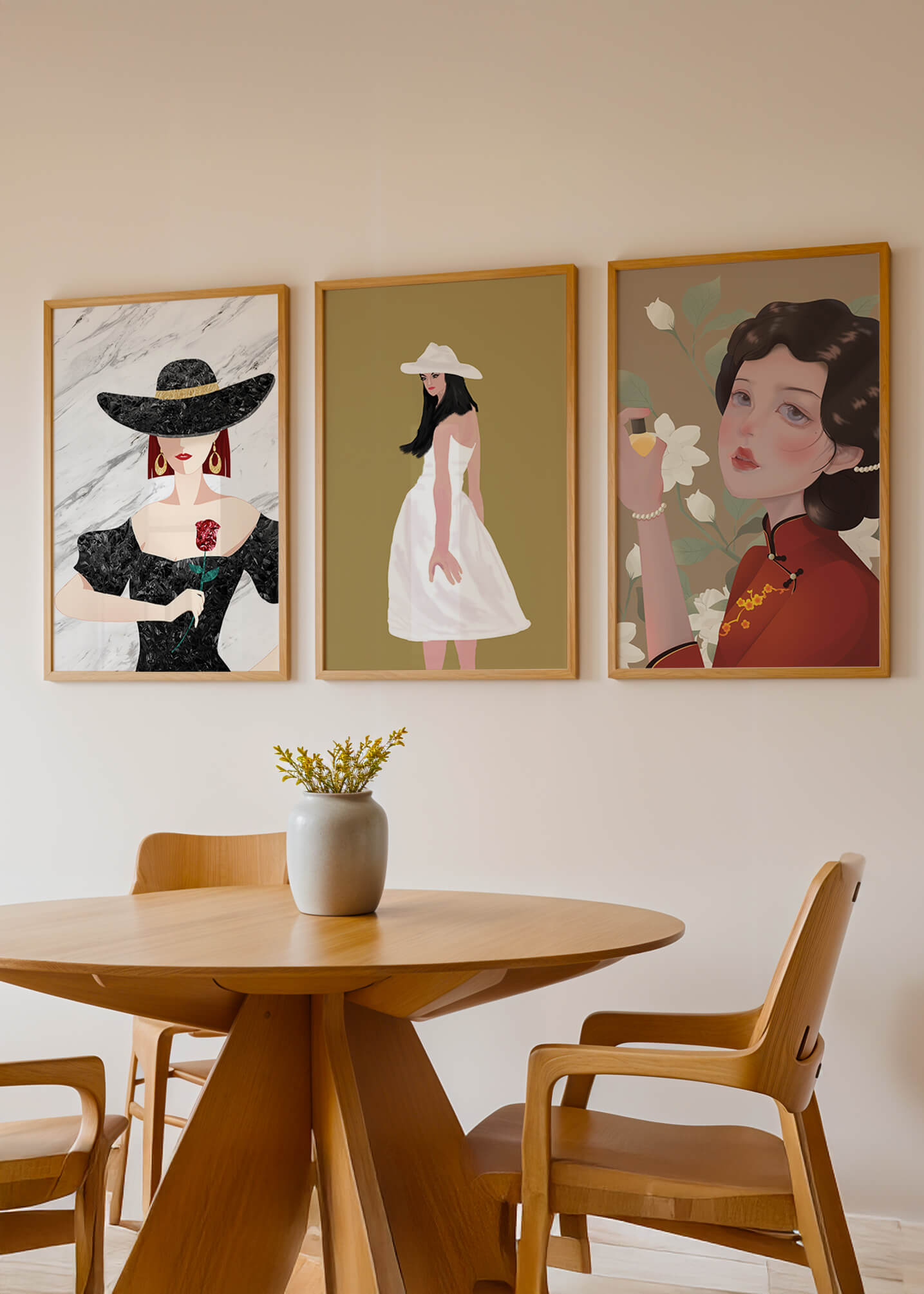 Pared Con Tres Lienzos de Mujeres en Sombreros Sin Marco