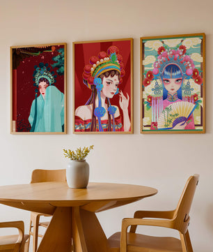Ensemble de trois illustrations colorées de femmes avec des coiffes traditionnelles asiatiques