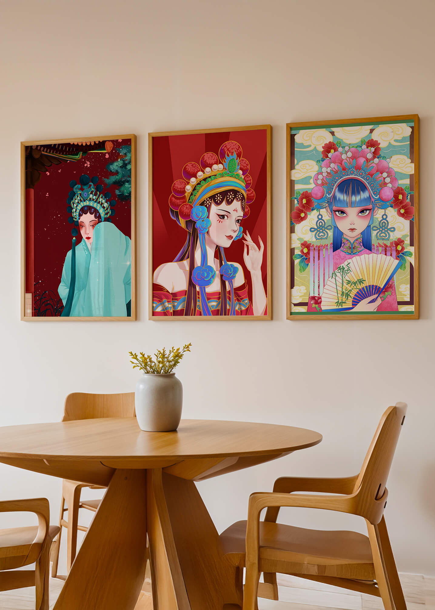 Set De Tres Ilustraciones Coloridas De Mujeres Con Tocados Tradicionales Asiáticos