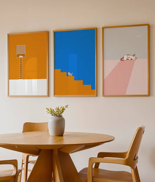Ensemble de trois tableaux avec des figures géométriques et un chat