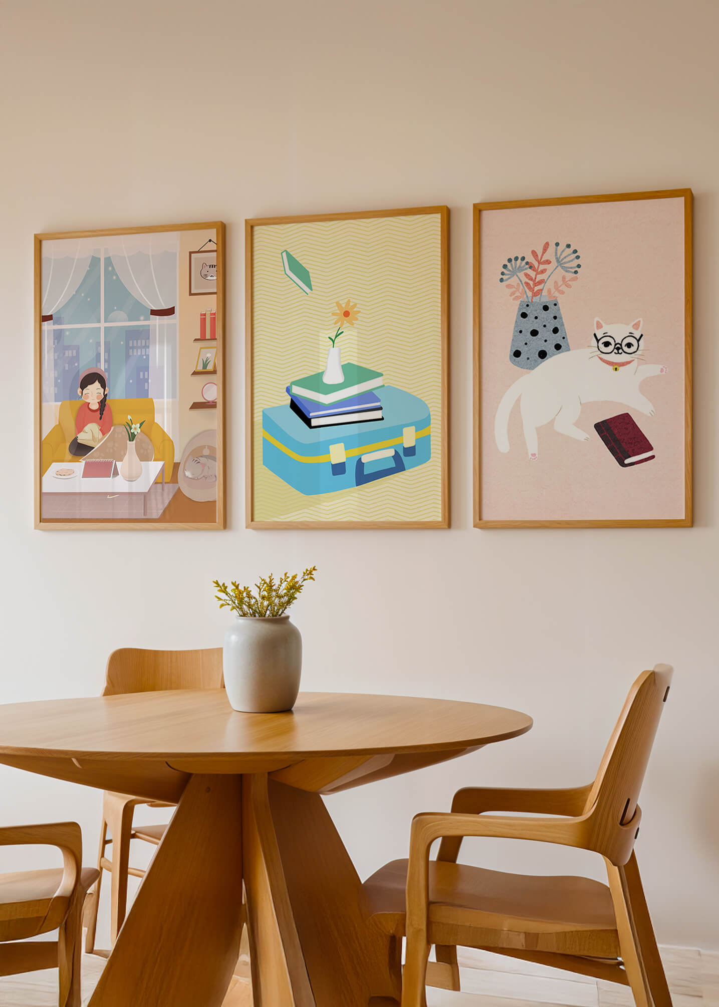 Triptyque moderne avec illustrations d’intérieurs et d’animaux