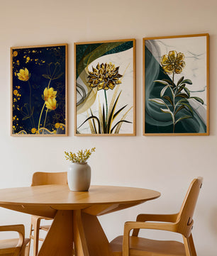 Décoration murale avec fleurs dorées sur des fonds artistiques
