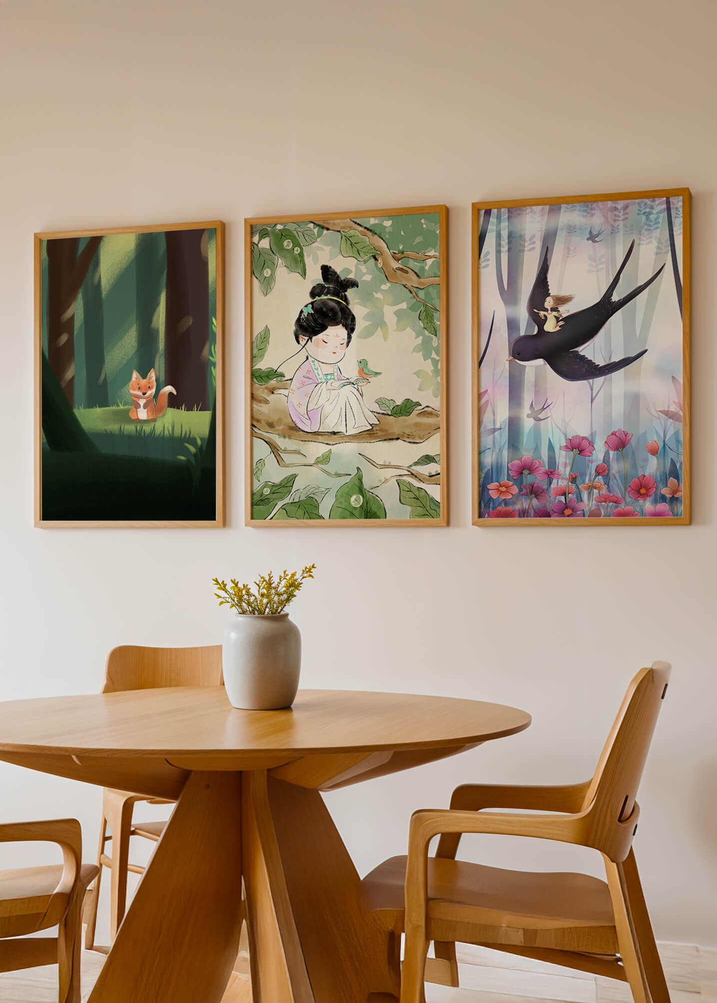 Set de impresiones artísticas infantiles en un espacio luminoso