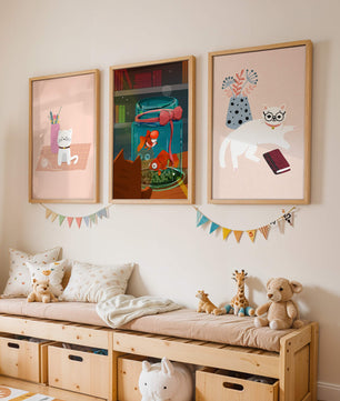 Ensemble de tableaux modernes avec des chats et un aquarium
