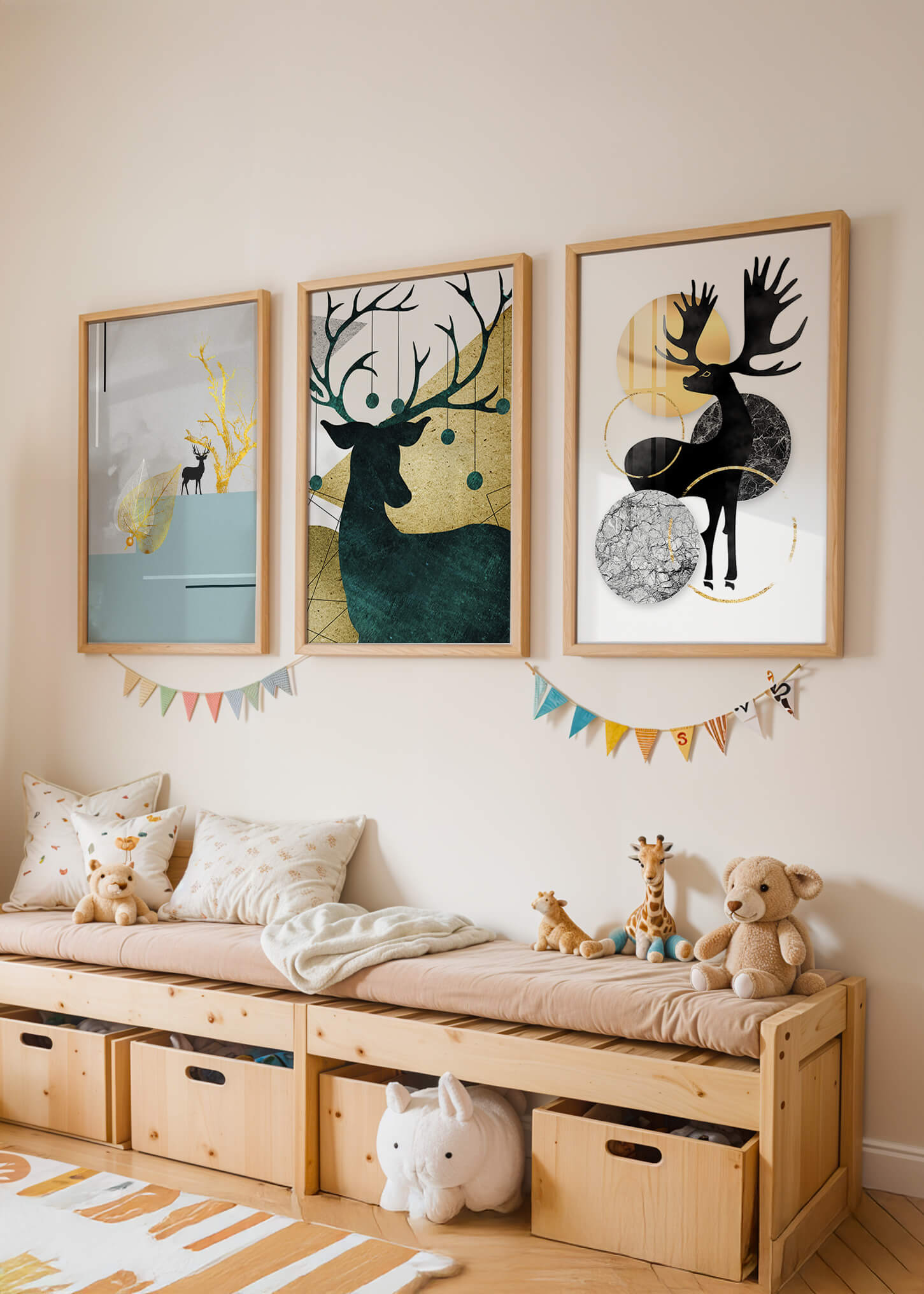 Ensemble de tableaux de cerfs avec des détails dorés