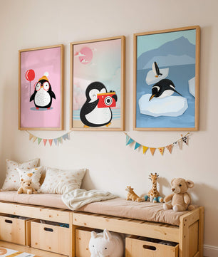 Ensemble de trois dessins de pingouins au style ludique et aux couleurs pastel