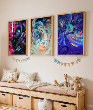 Set aus drei futuristischen Kunstdrucken in modernem Umfeld