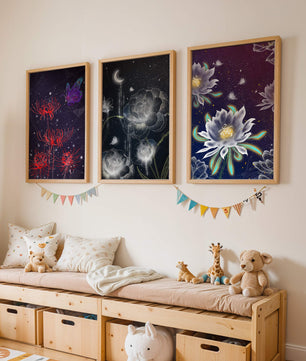 Pared Decorada con Conjunto de Tres Lienzos de Flores y Elementos Naturales