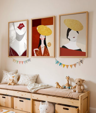 Triptyque moderne avec touches dorées et minimalisme