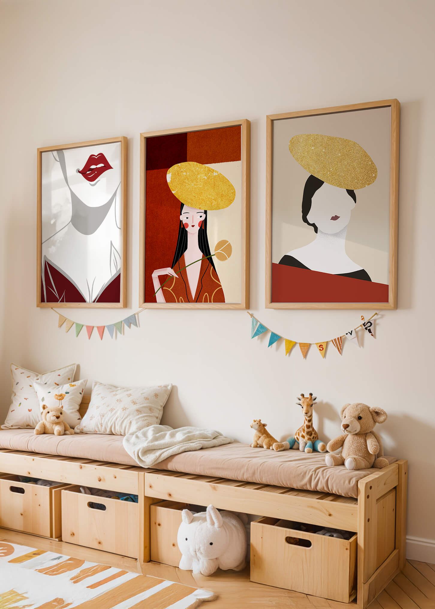 Triptyque moderne avec touches dorées et minimalisme