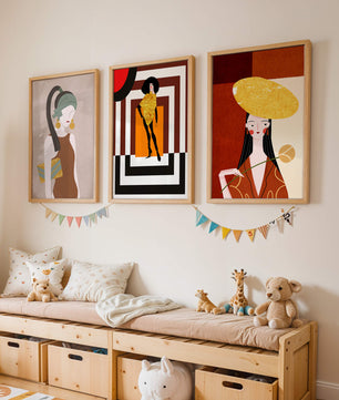 Conjunto De Ilustraciones Modernas Con Elementos Dorados En Pared Sin Marco