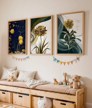Décoration murale avec fleurs dorées sur des fonds artistiques