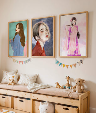 Tríptico de retratos femeninos en estilo moderno