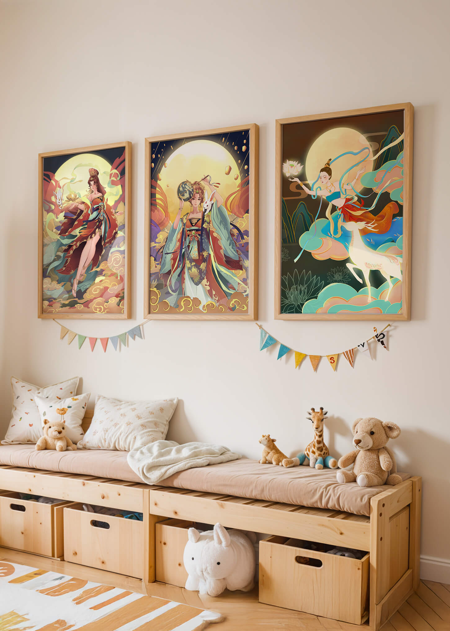 Ostasiatische Dekorative Kunst mit goldenen Elementen in einem Dreierset