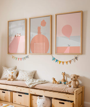 Triptyque minimaliste avec chats et ballon en ton rose