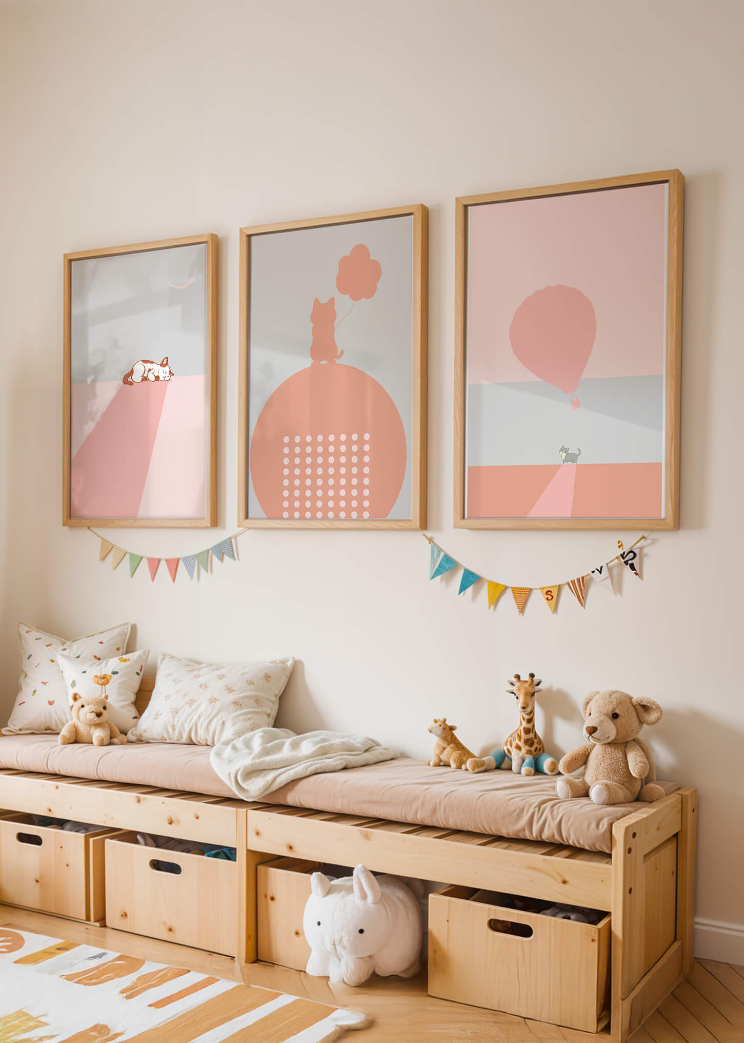 Triptyque minimaliste avec chats et ballon en ton rose