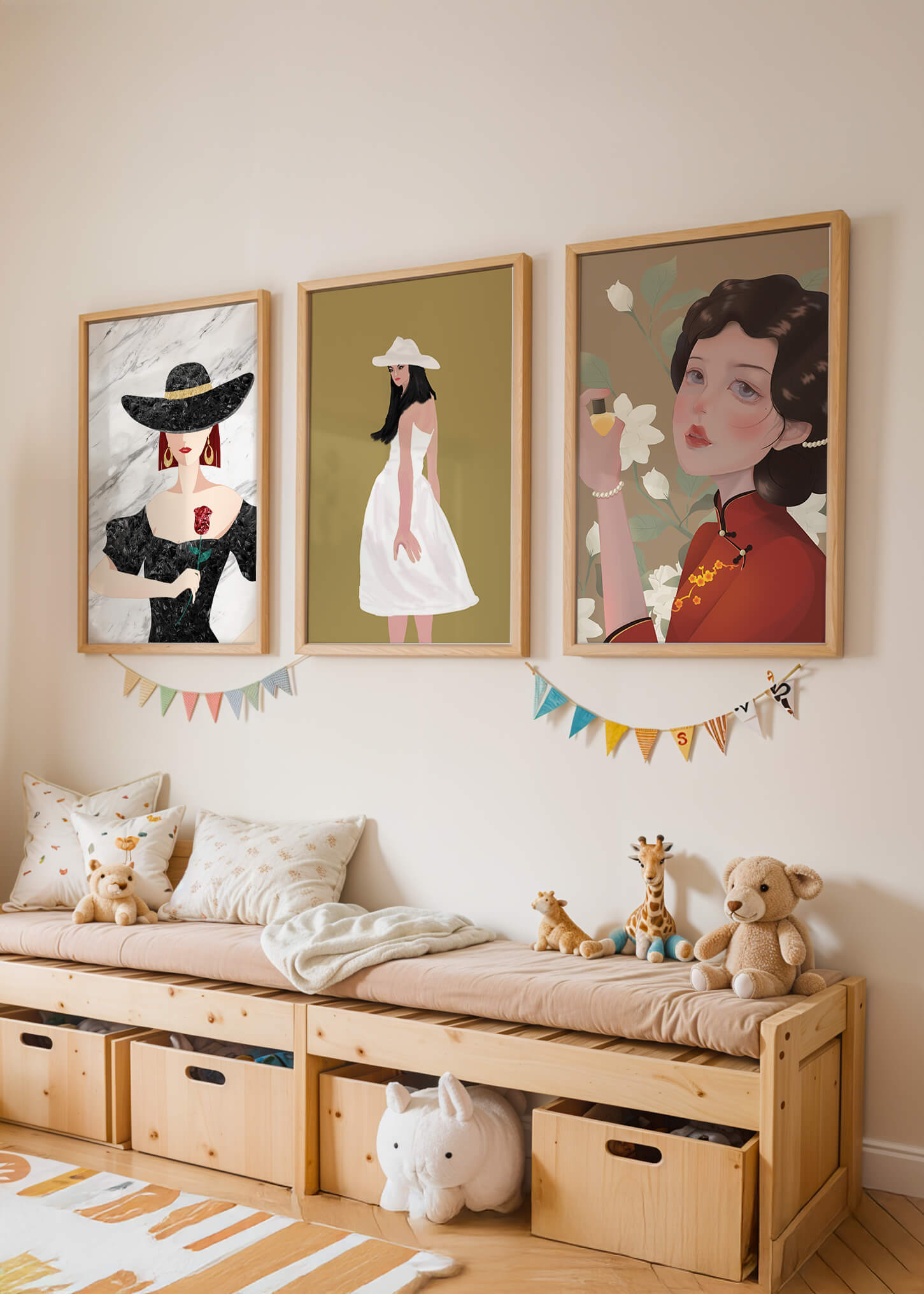 Pared Con Tres Lienzos de Mujeres en Sombreros Sin Marco